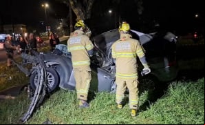 Repercussão Nacional | jovem morre e dois ficam feridos após carro bater contra uma árvore